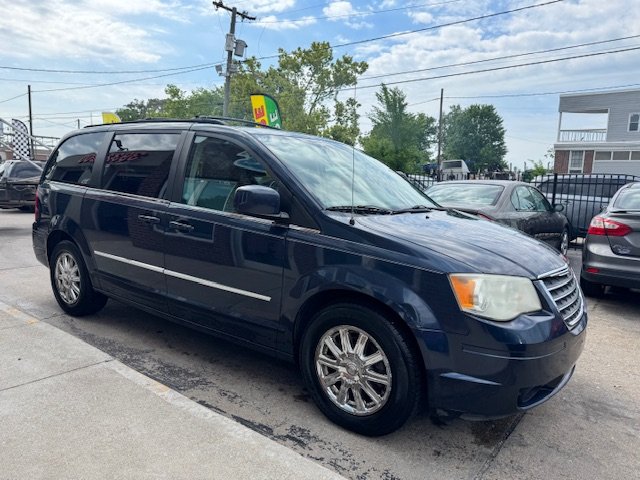 2009 Chrysler Town & Country Touring photo