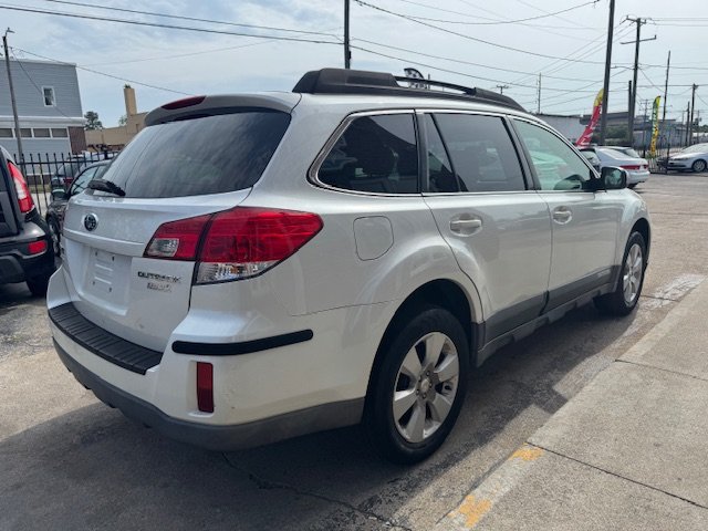 2010 Subaru Outback 2.5i Premium photo