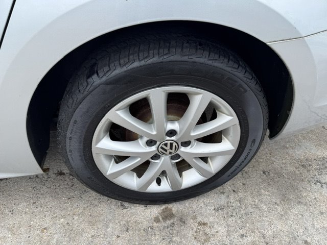 2012 Volkswagen Jetta - $7,395