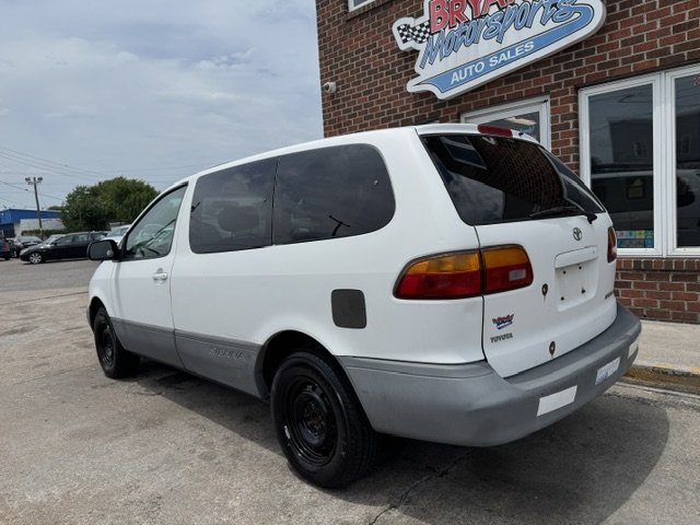 2000 Toyota Sienna - $2,295