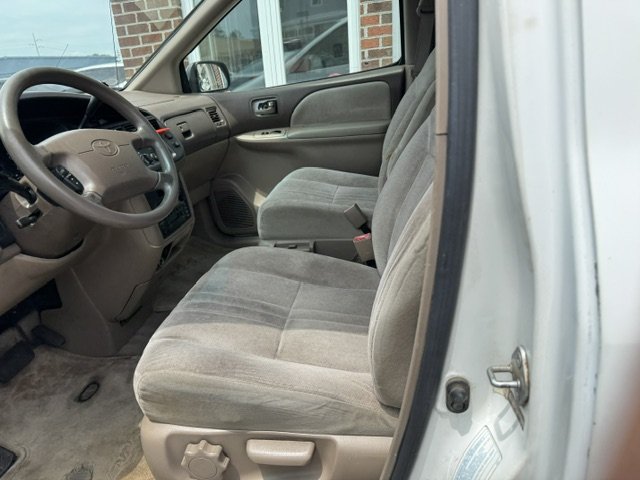 2000 Toyota Sienna - $2,295