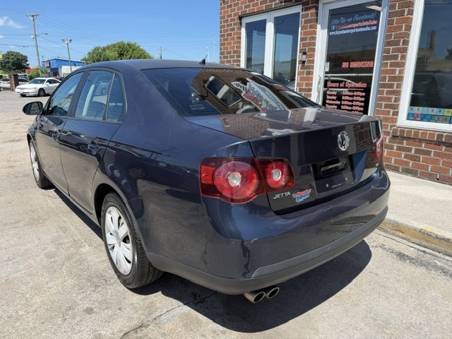 2010 Volkswagen Jetta - $7,395