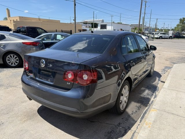 2010 Volkswagen Jetta - $7,395