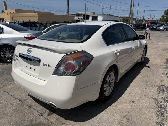 2010 Nissan Altima - $2,495