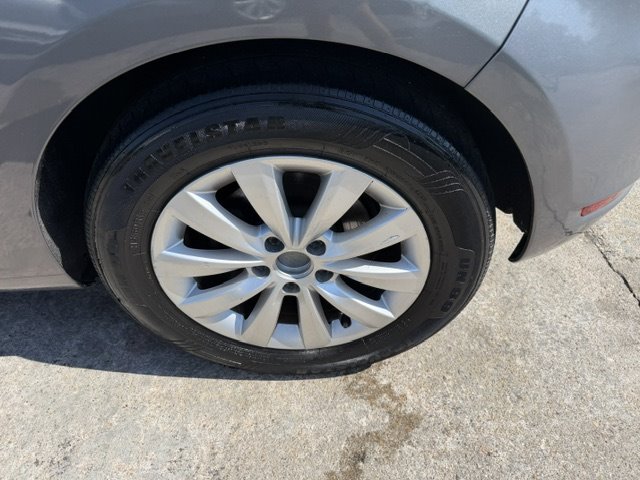 2013 Volkswagen Golf - $7,495