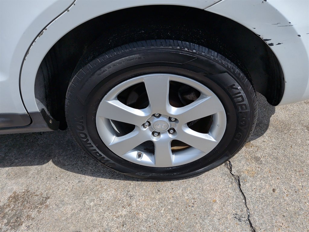 2009 Hyundai Santa Fe - $1,950
