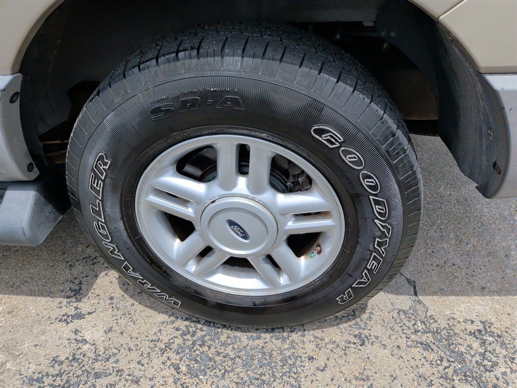 2004 Ford Expedition - $8,695