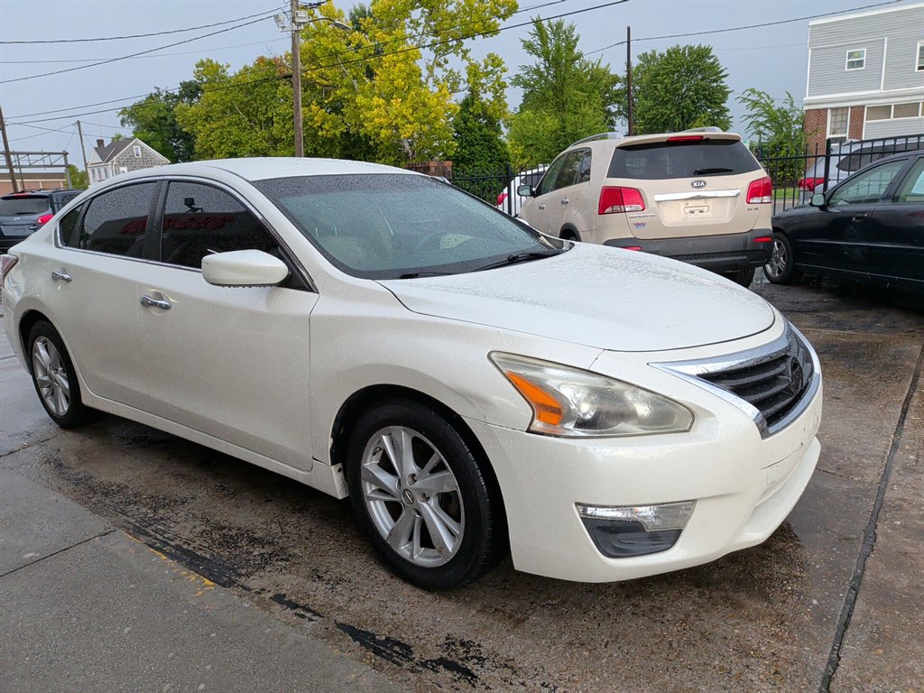 2013 Nissan Altima - $7,695