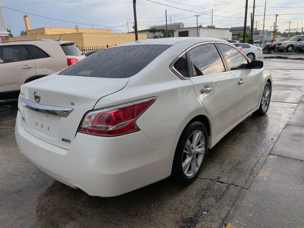 2013 Nissan Altima - $7,695