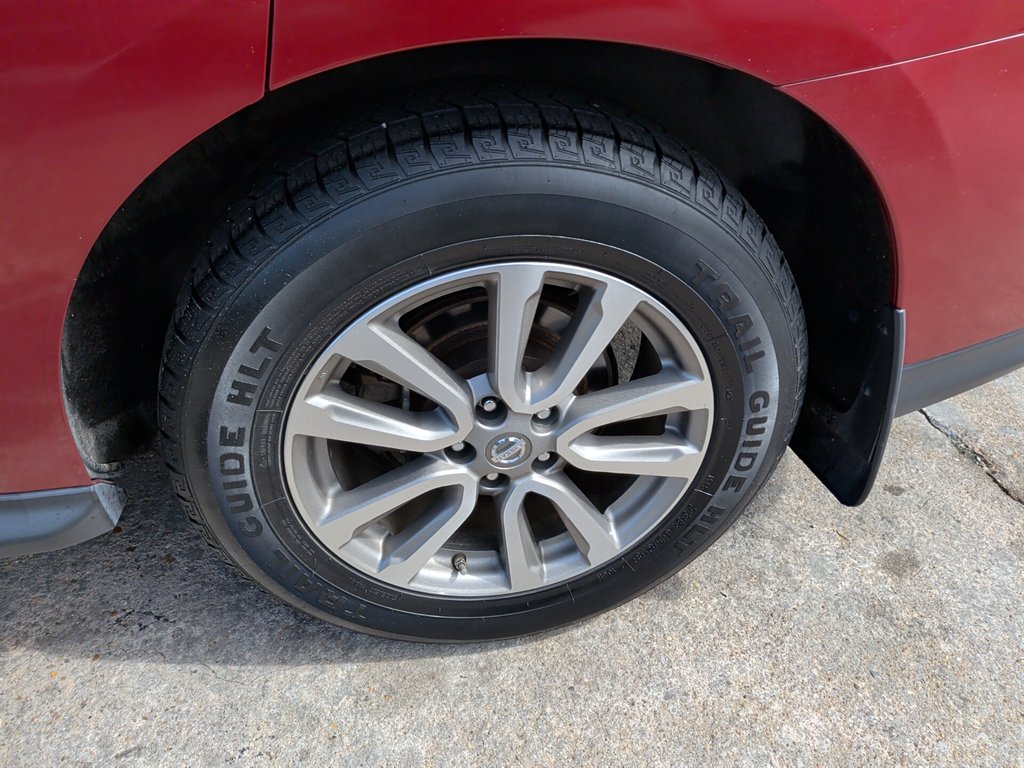2014 Nissan Pathfinder - $8,295