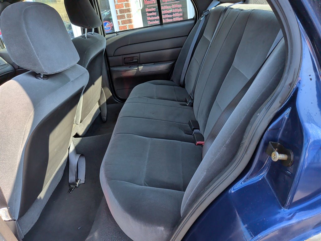 2004 Ford Crown Victoria - $7,195