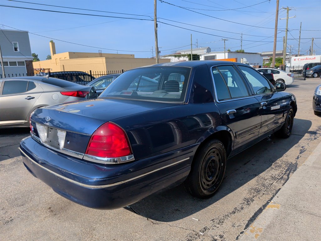 2004 Ford Crown Victoria - $7,195