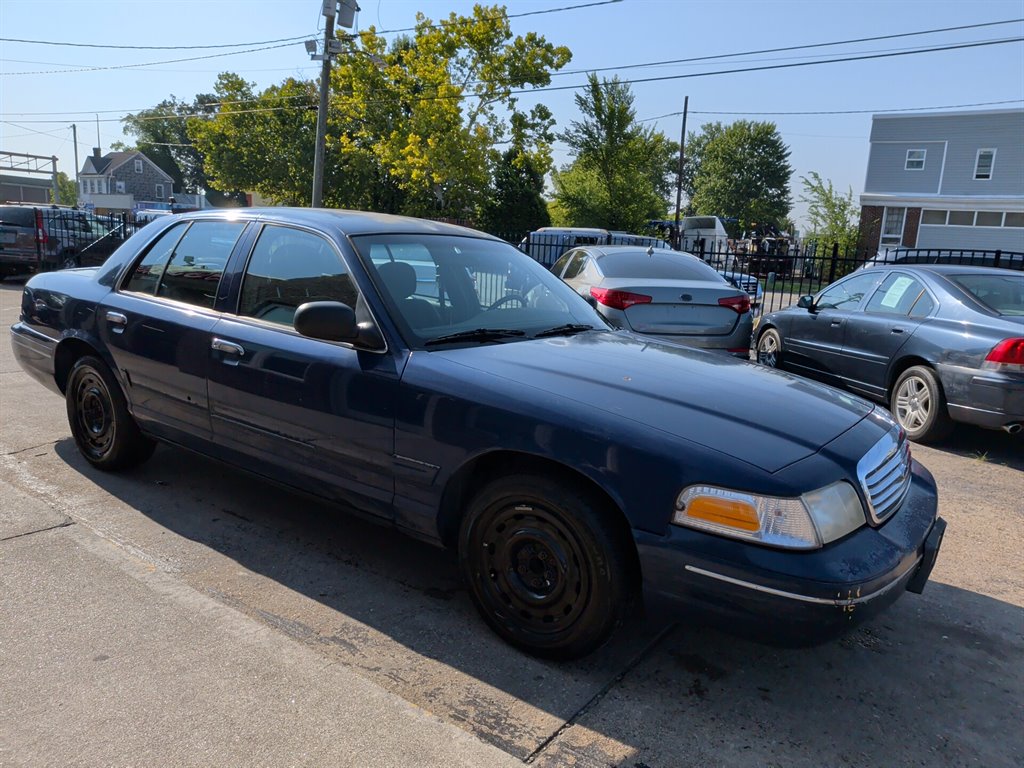 2004 Ford Crown Victoria - $7,195