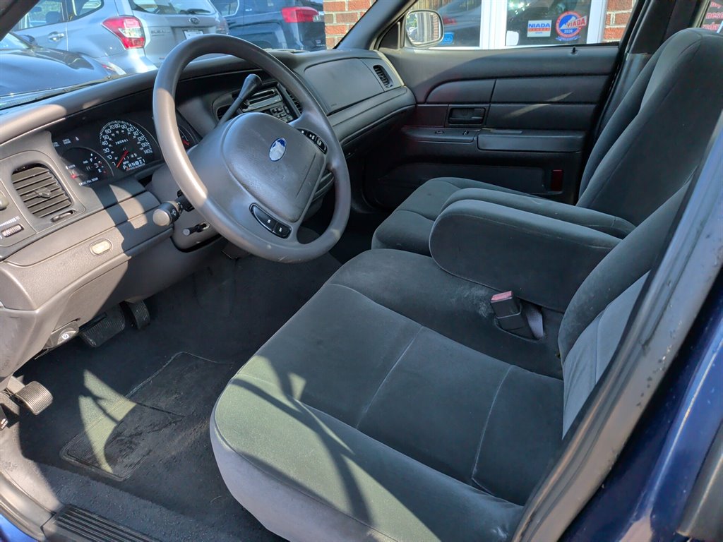 2004 Ford Crown Victoria - $7,195
