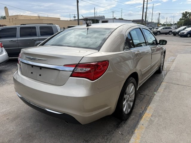 2013 Chrysler 200 - $8,295