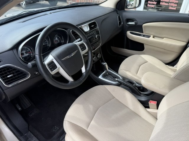 2013 Chrysler 200 - $8,295