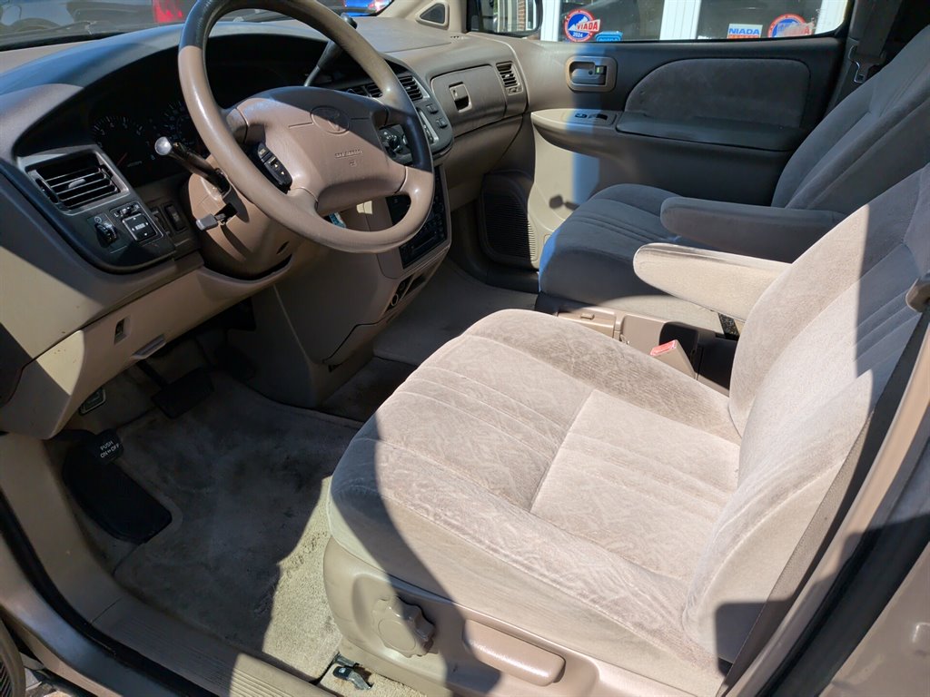 2000 Toyota Sienna - $1,950