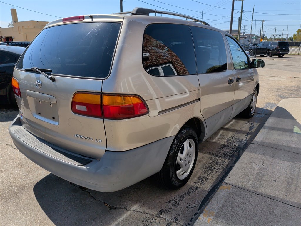 2000 Toyota Sienna - $1,950