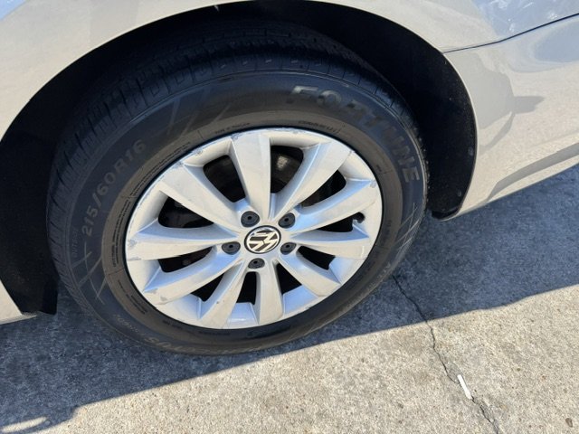 2012 Volkswagen Passat - $7,295