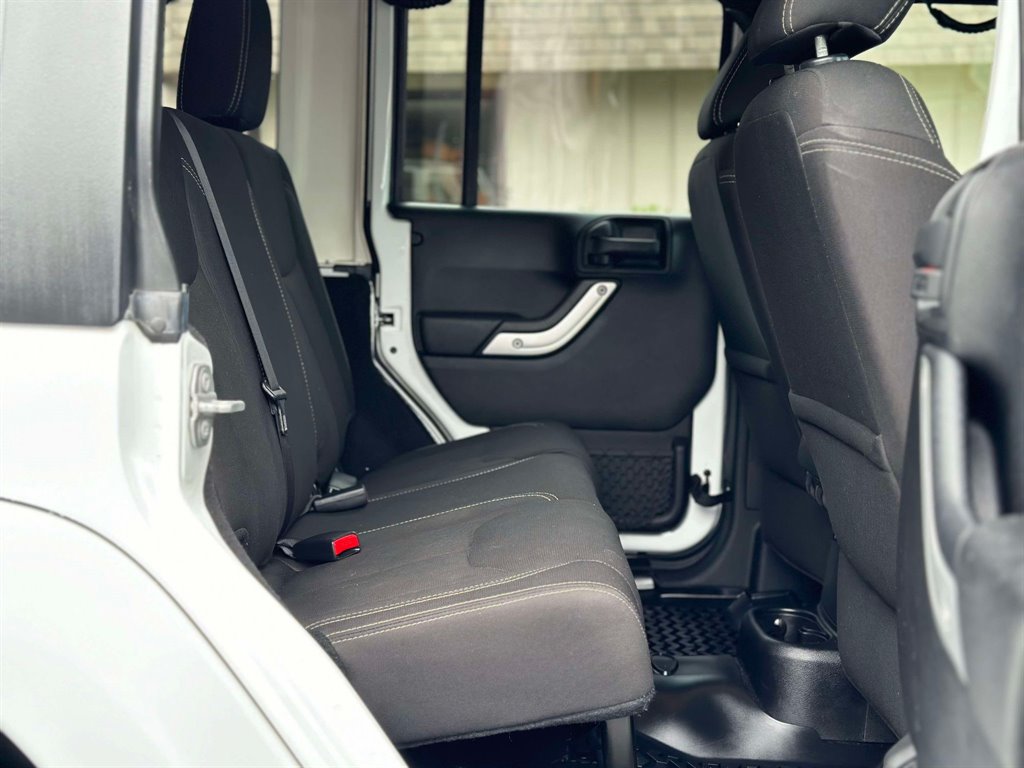 2016 Jeep Wrangler Unlimited Sahara photo