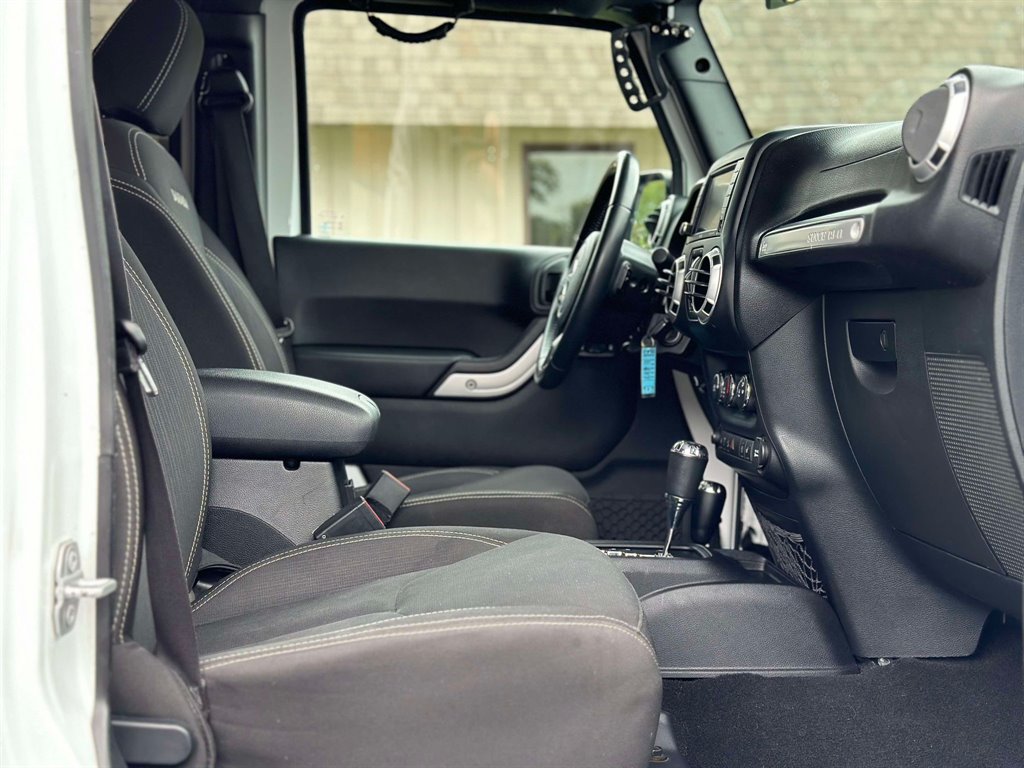 2016 Jeep Wrangler Unlimited Sahara photo
