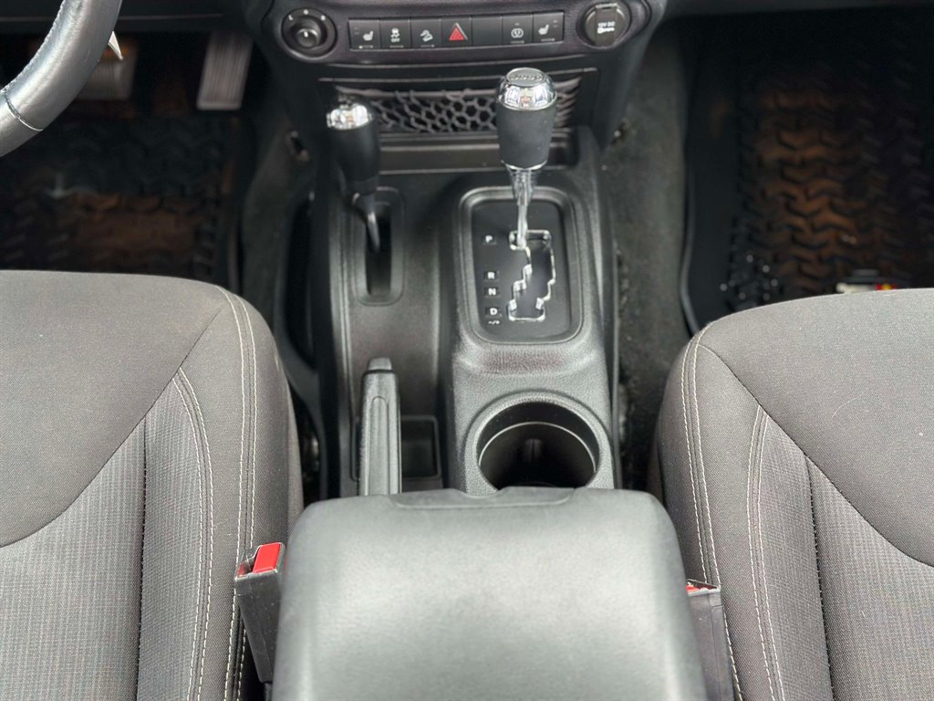 2016 Jeep Wrangler Unlimited Sahara photo