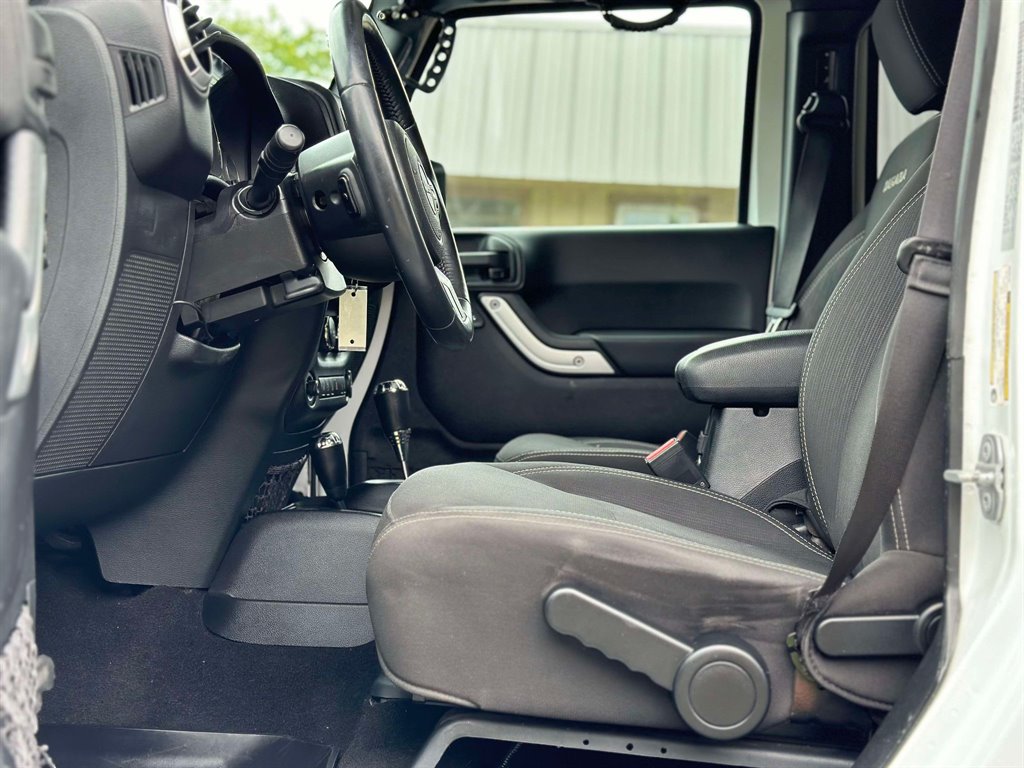 2016 Jeep Wrangler Unlimited Sahara photo
