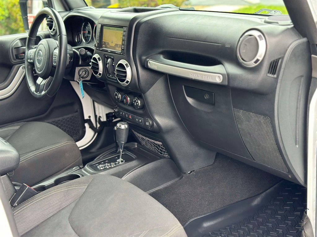 2016 Jeep Wrangler Unlimited Sahara photo