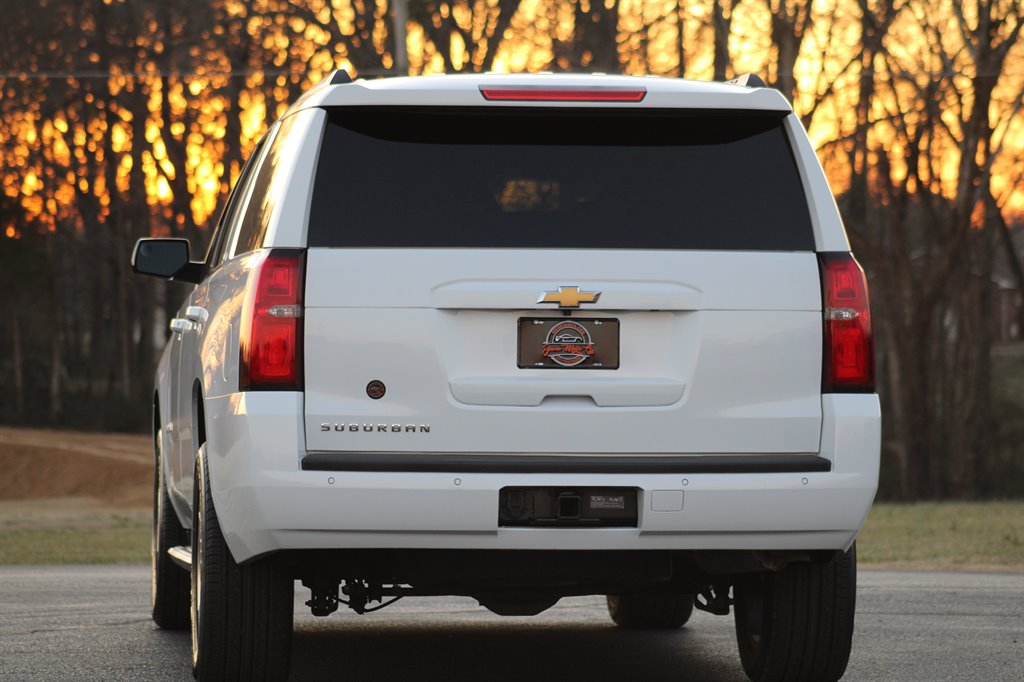 2020 Chevrolet Suburban 1500 LT photo