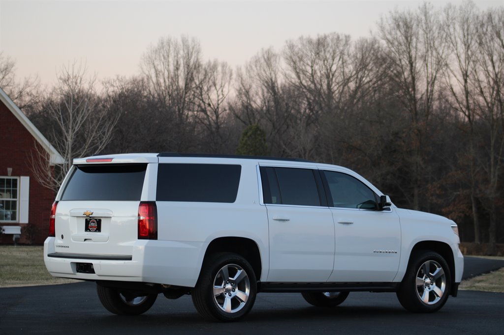 2020 Chevrolet Suburban 1500 LT photo