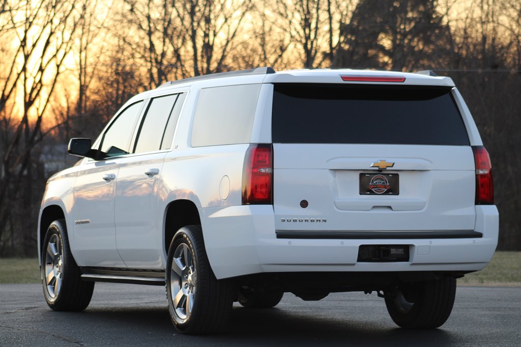 2020 Chevrolet Suburban 1500 LT photo