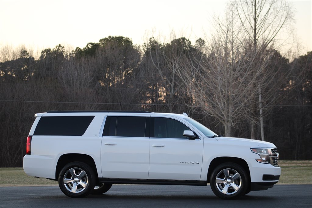 2020 Chevrolet Suburban 1500 LT photo