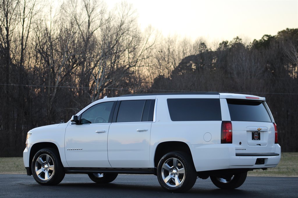2020 Chevrolet Suburban 1500 LT photo