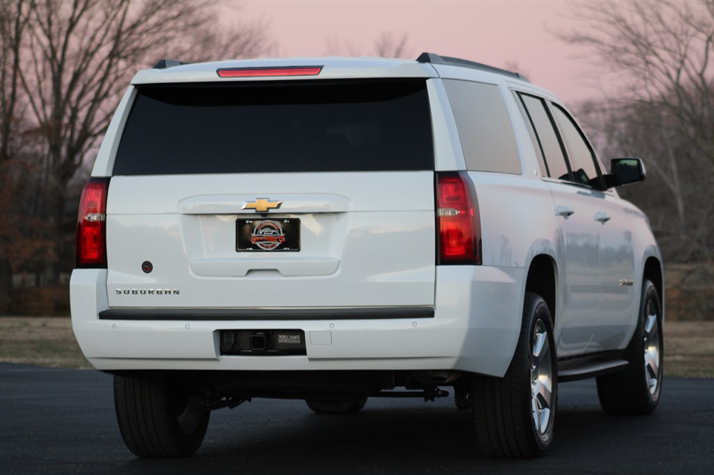 2020 Chevrolet Suburban 1500 LT photo