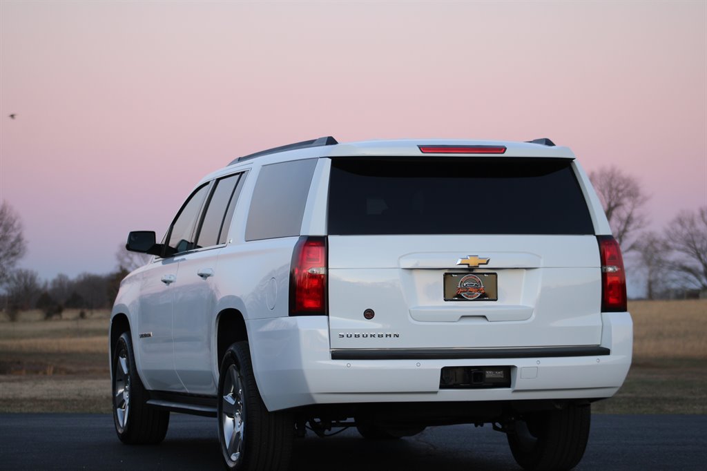 2020 Chevrolet Suburban 1500 LT photo