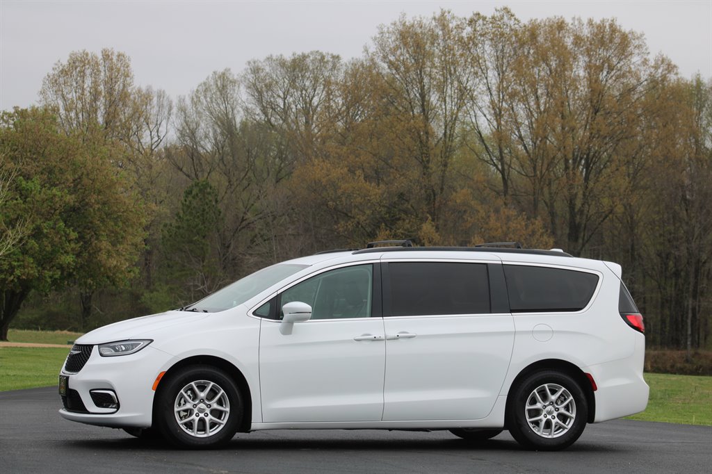 2022 Chrysler Pacifica Touring L photo