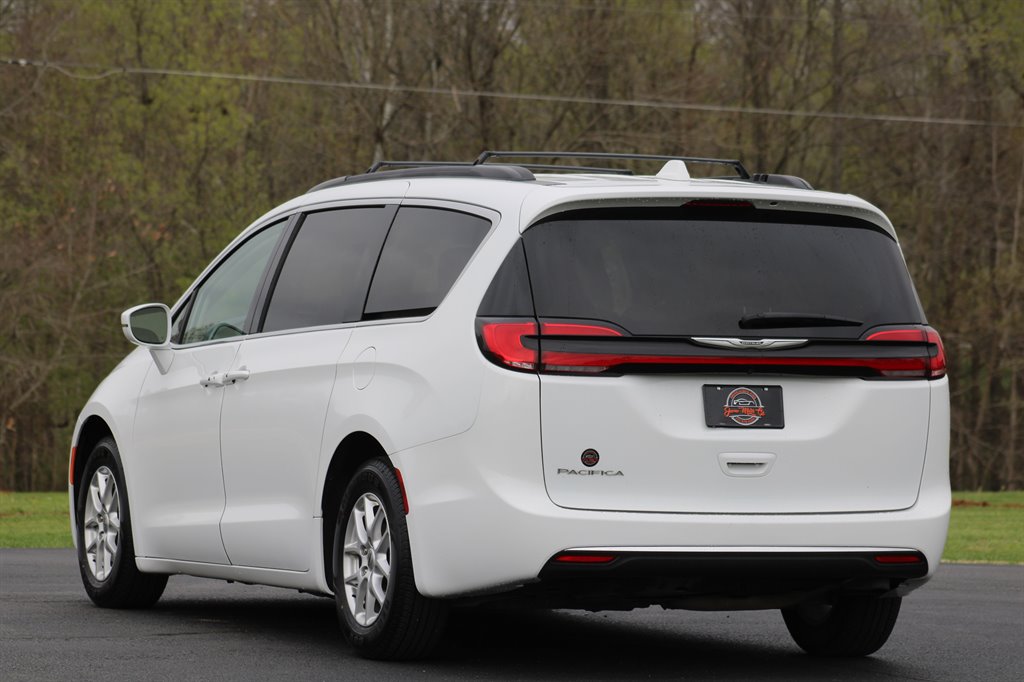 2022 Chrysler Pacifica Touring L photo