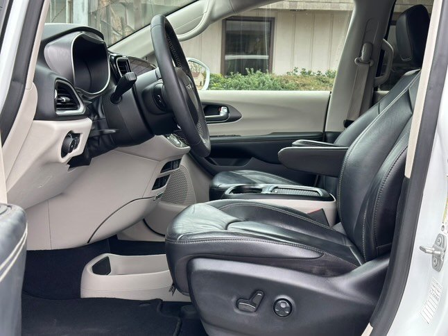 2022 Chrysler Pacifica Touring L photo
