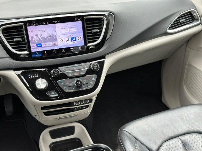 2022 Chrysler Pacifica Touring L photo