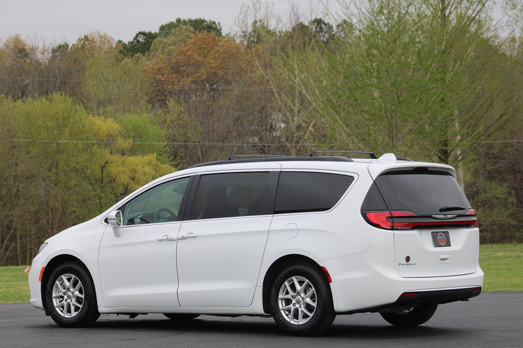 2022 Chrysler Pacifica Touring L photo