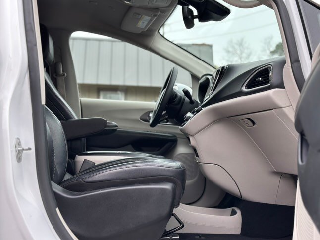 2022 Chrysler Pacifica Touring L photo