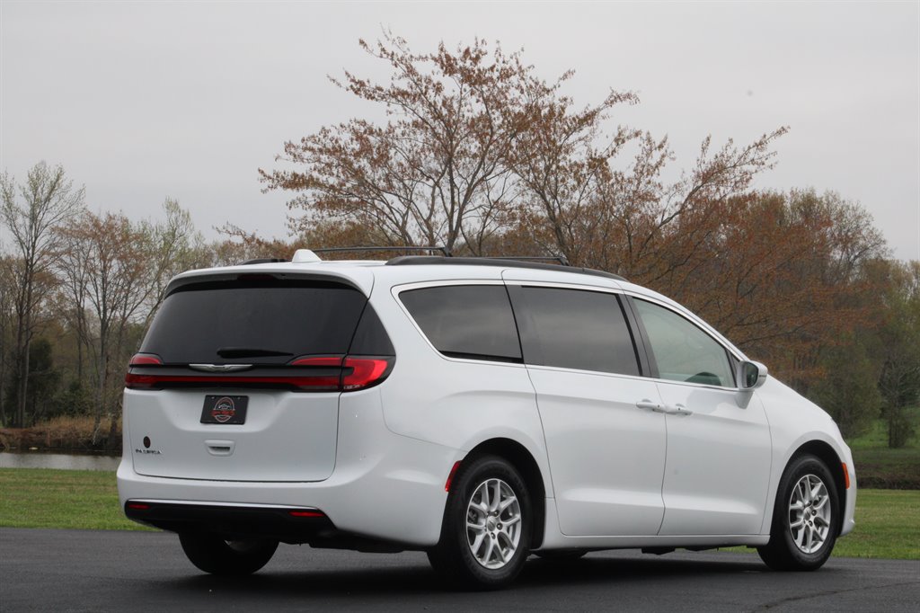 2022 Chrysler Pacifica Touring L photo