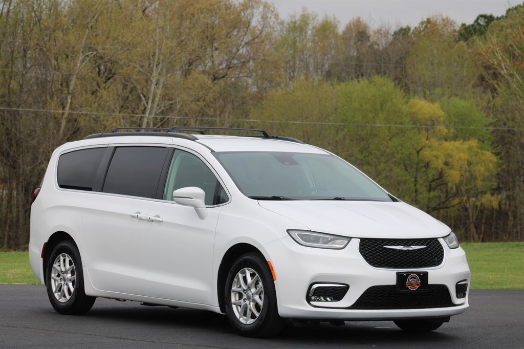 2022 Chrysler Pacifica Touring L photo