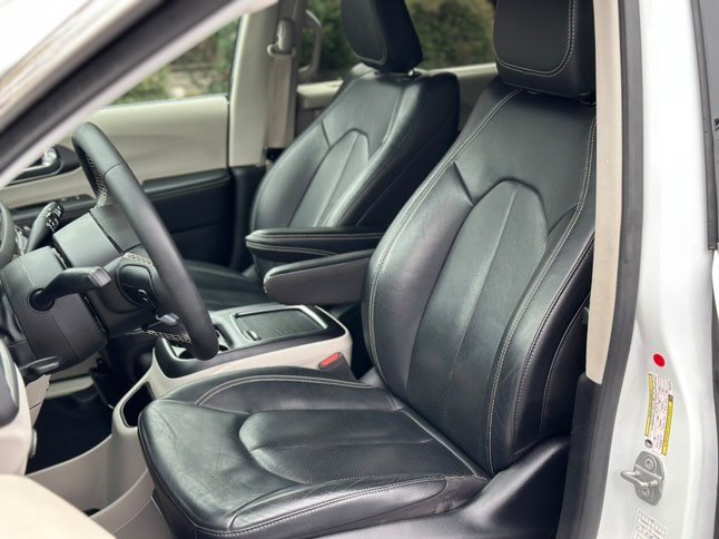 2022 Chrysler Pacifica Touring L photo