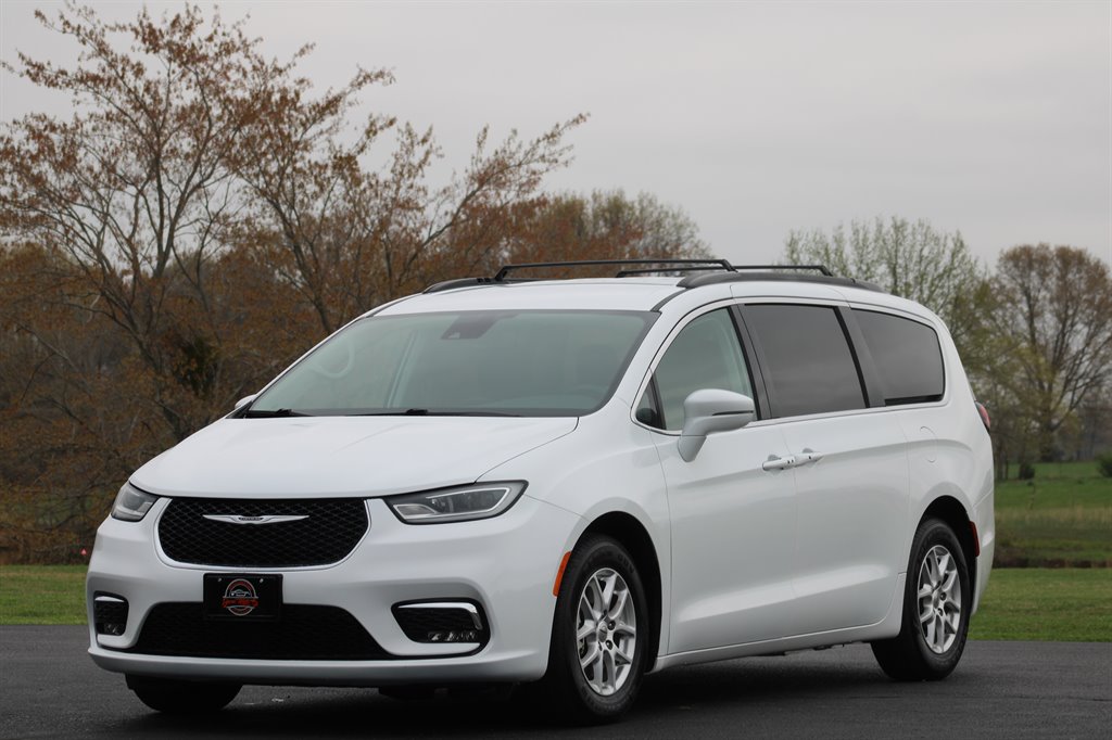 2022 Chrysler Pacifica Touring L photo