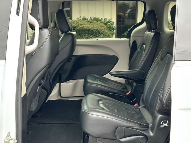 2022 Chrysler Pacifica Touring L photo