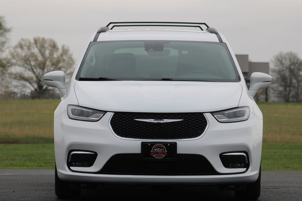 2022 Chrysler Pacifica Touring L photo