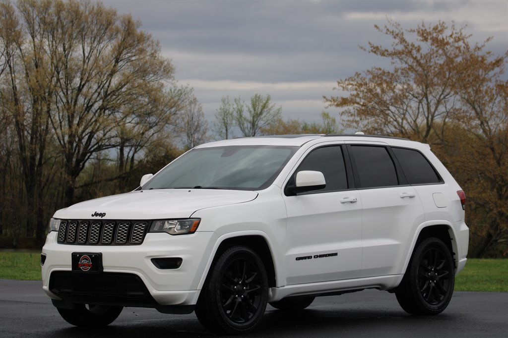 2019 Jeep Grand Cherokee Altitude  photo
