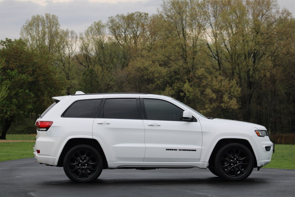 2019 Jeep Grand Cherokee Altitude  photo