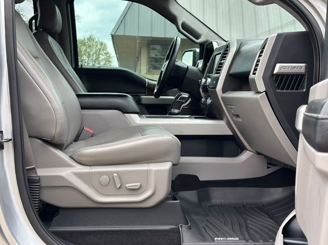 2015 Ford F150 Lariat photo